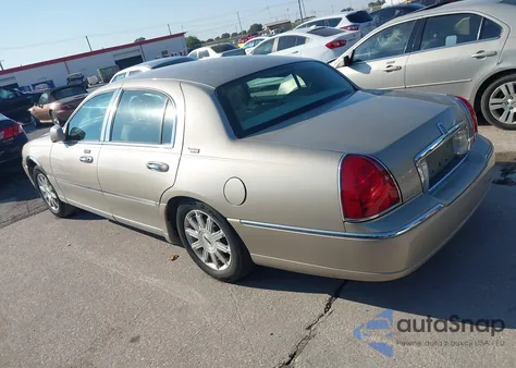 2006 Lincoln Town Car Signature Limited from USA, damaged, VIN 1LNHM82V16Y619128